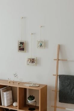 Umbra Cadres Et Albums Photos Lot 3 Cadres à Suspendre, Un 10x10, Deux 10x15 Doré -Papiers peints Soldes lot 3 cadres a suspendre un 10x10 deux 10x15 dore 3