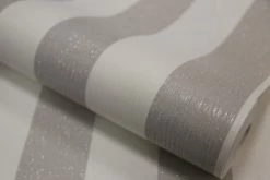 Julien MacDonald Papiers Peints Papier Peint Intissé Glitterati Rayures Blanc Argent 1005x52cm -Papiers peints Soldes papier peint intisse glitterati rayures blanc argent 1005x52cm 2